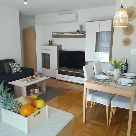 Apartment Dujma *