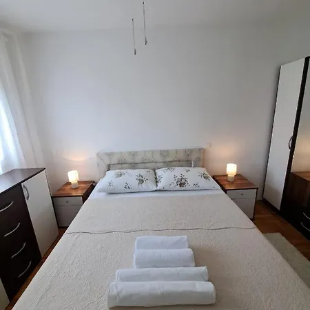 Apartment Dujma *
